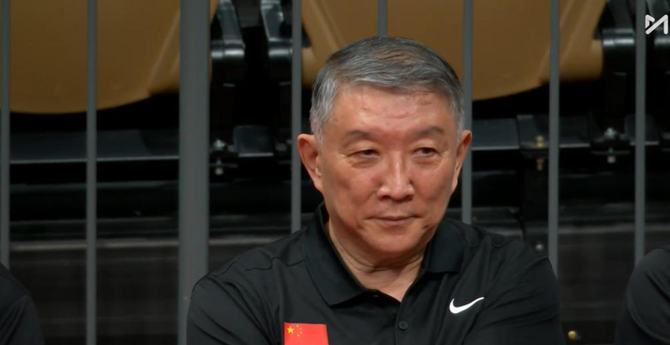 期间, 明伶在两场 期间, 明伶在两场