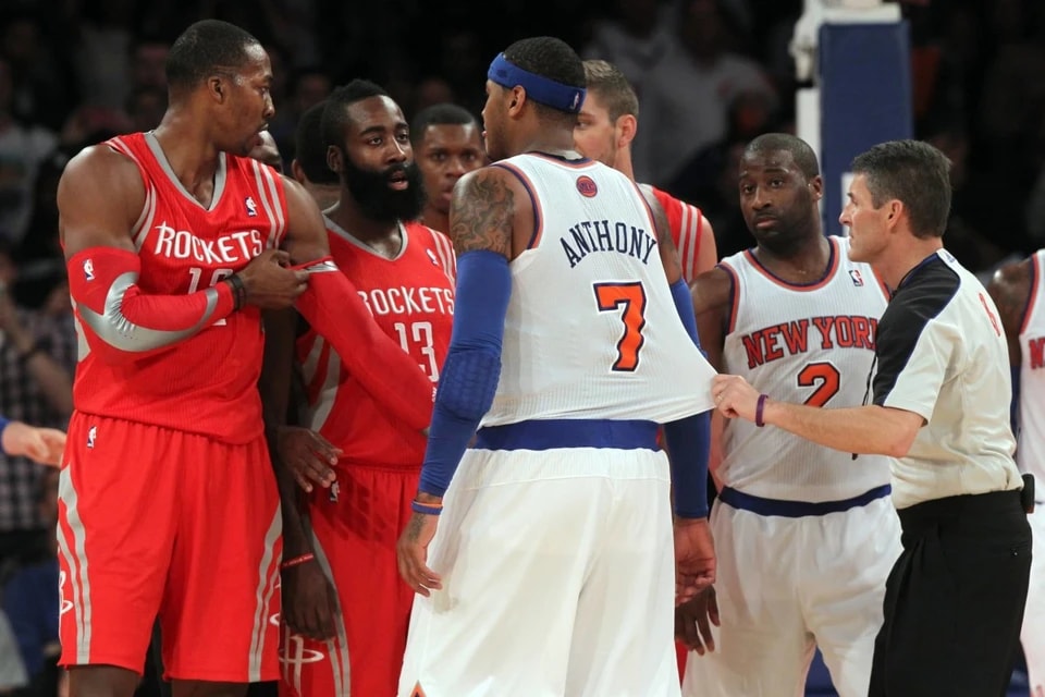 他打出的肘, 过队友