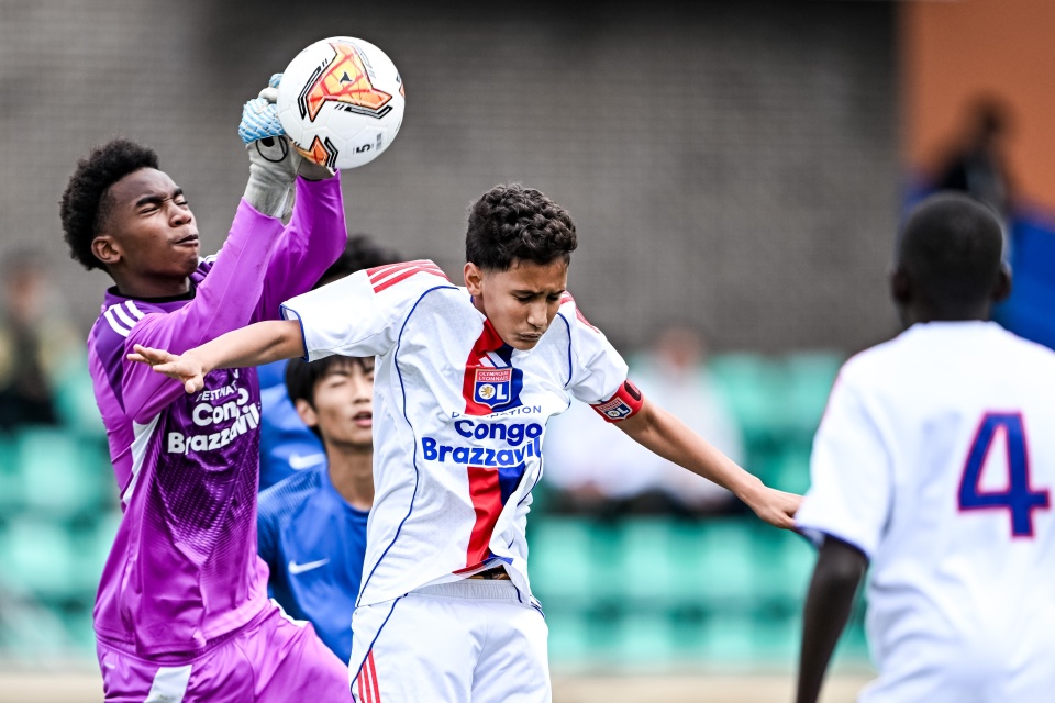 与此同时, 赛队伍, 的一面金字